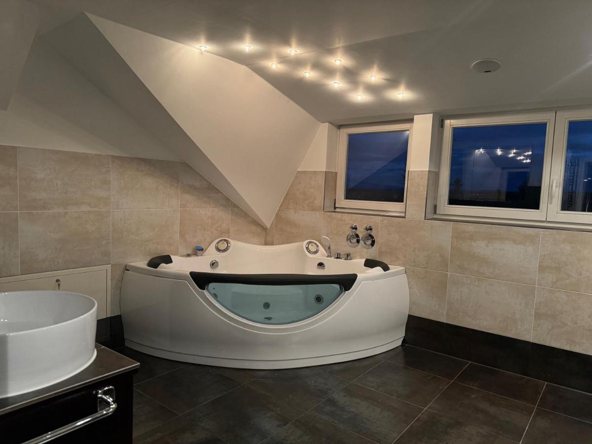 205 Qm "Traumtor" Mit Sauna, Whirlpool, Kamin Und 3 Terrassen Mit Blick In Die Boehmisch Saechsische Schweiz Dresde Exterior foto